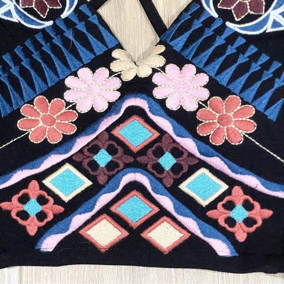L'ATISTE by Amy Black Top with Colorful Embroidery Open Back size M - Picture 2 of 7